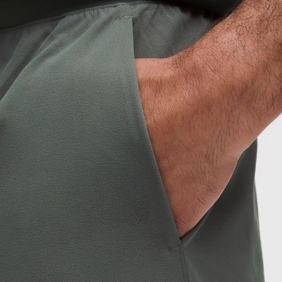 L LULULEMON 9" T.H.E. Linerless Men's Shorts Deep Blue Athletic Size L - Picture 9 of 9